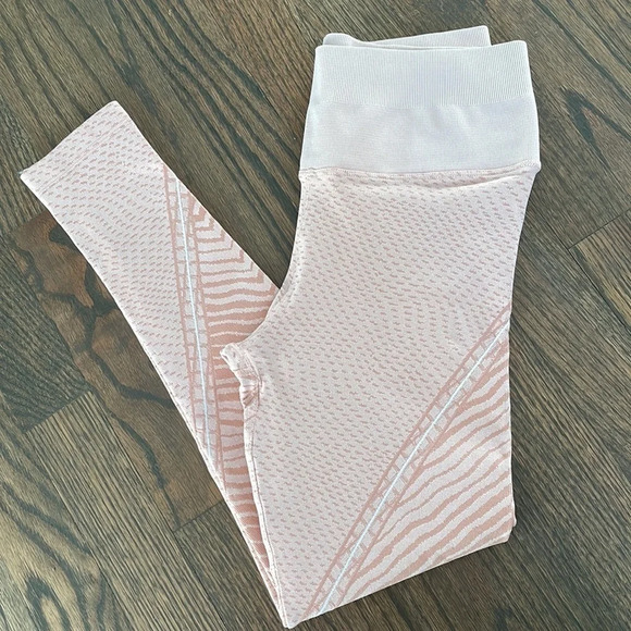 NUX Wildcat Seamless High Waisted Yoga Leggings - Picture 4 of 9